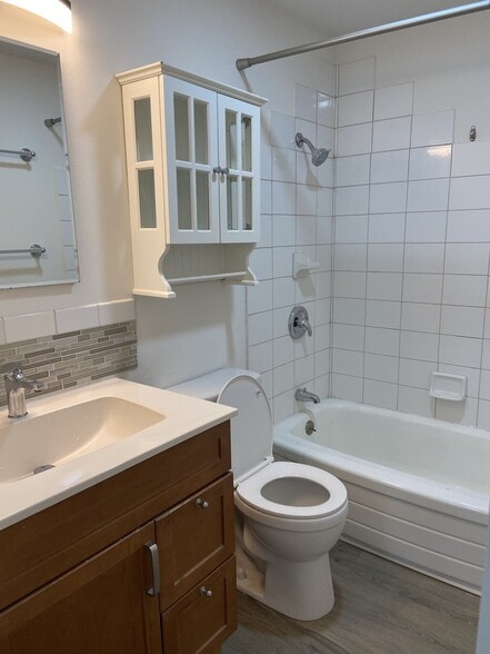 Building Photo - 9535 Ashworth Ave N