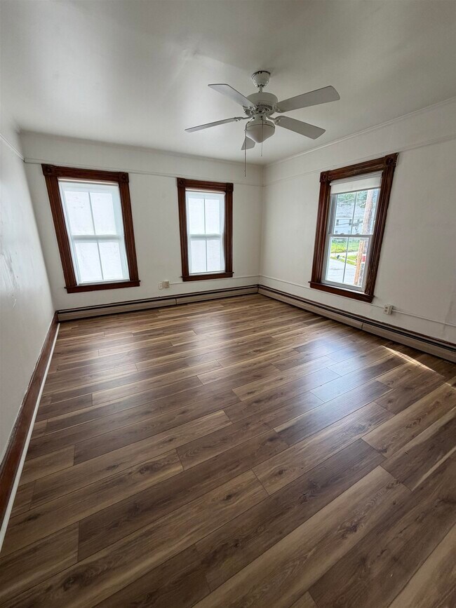Building Photo - 110 Estey St