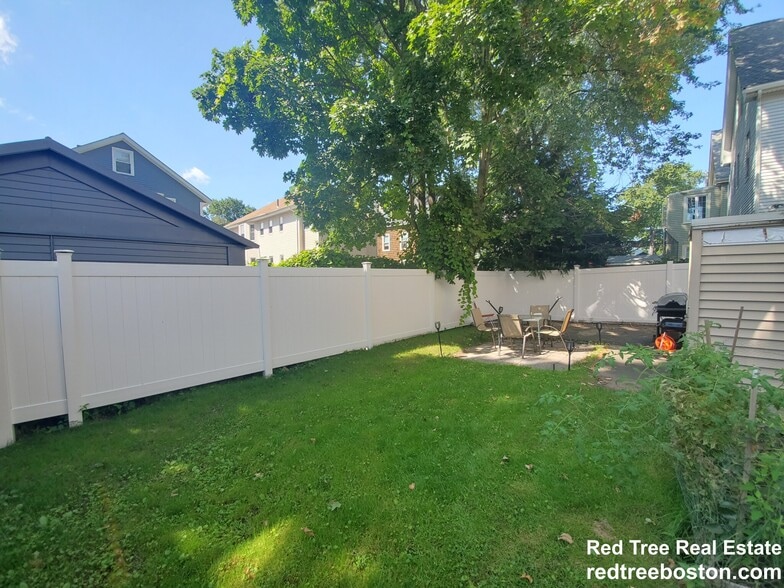 Building Photo - 72 Marshall St