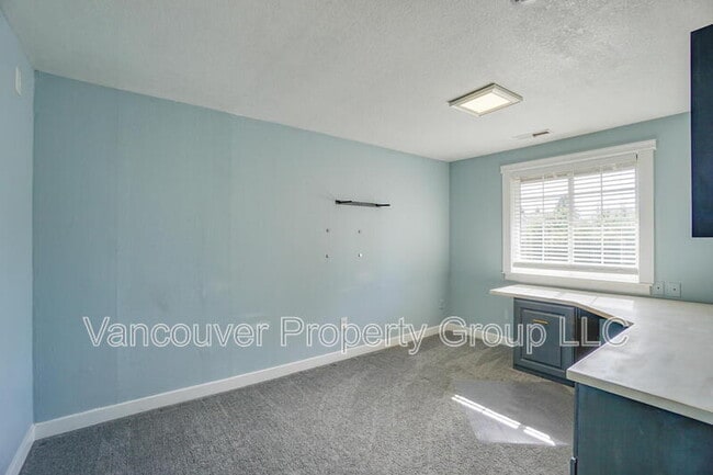 Building Photo - 5611 NE 48th Ave