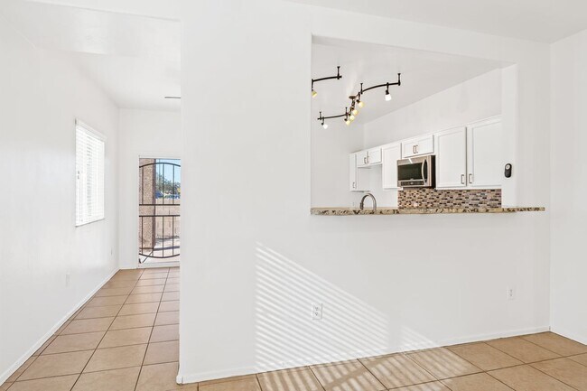 Building Photo - 7060 S Red Maids Dr