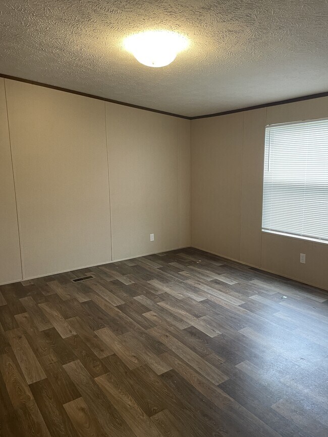 Building Photo - 326 Oak Leaf Cir