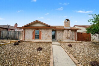 Building Photo - Charming 3-bed, 2-bath home in Universal C...