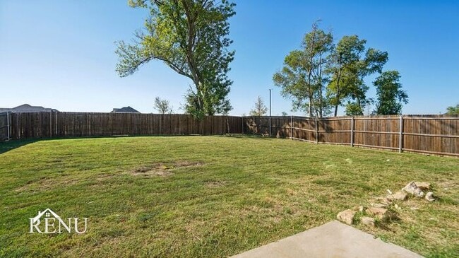 Building Photo - 758 Oakhurst Dr