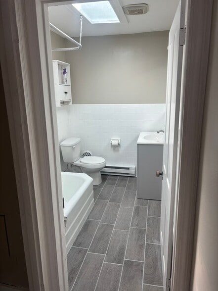 Building Photo - 207 W Main St