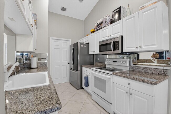 Building Photo - 7470 Chorale Rd