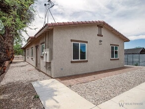 Building Photo - 1349 W Hualpai Rd