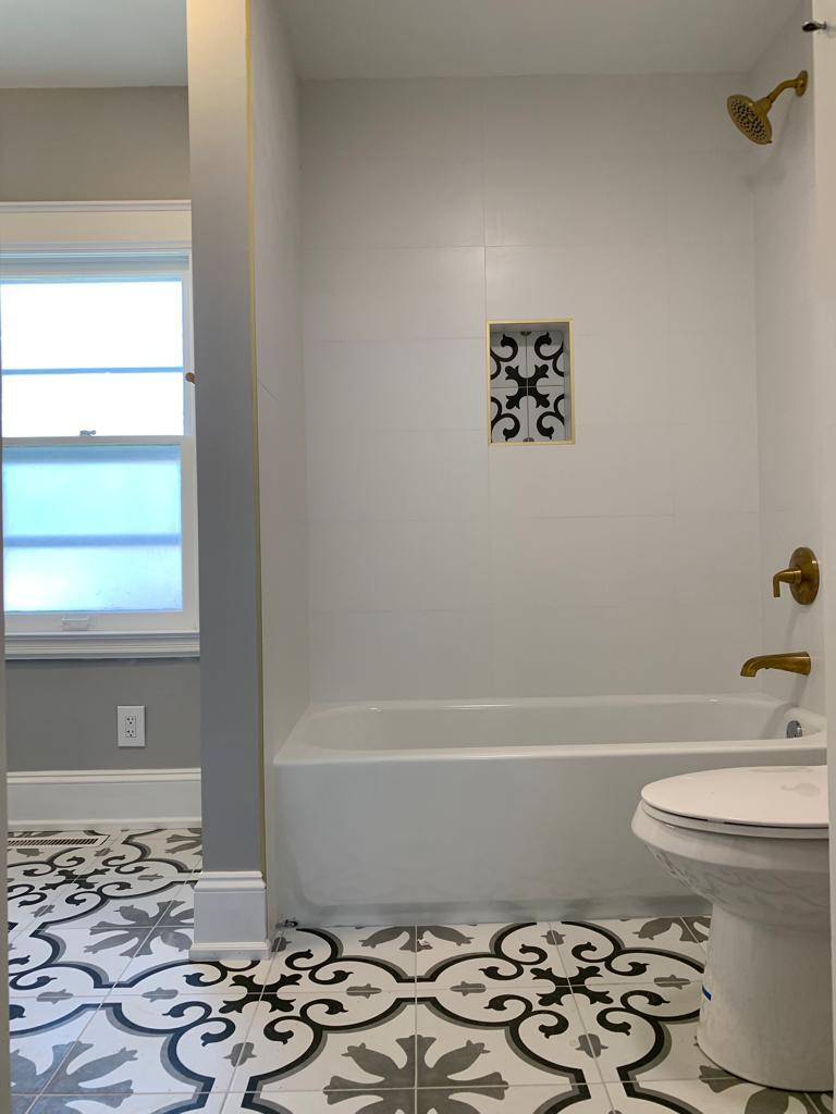 Bathroom - 23 W Franklin Ave