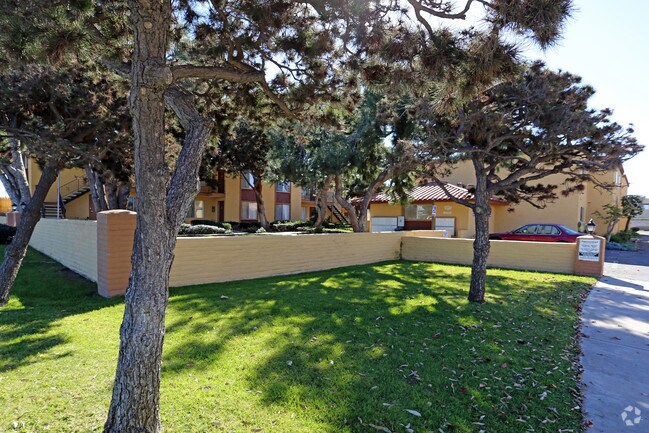 Building Photo - Hillside Villas