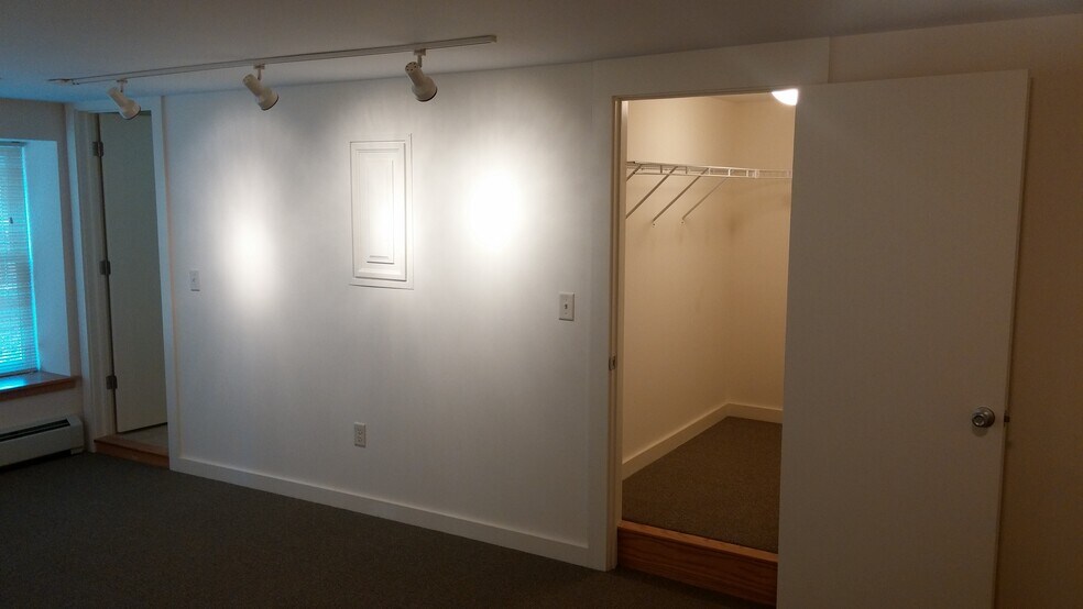 Building Photo - 203 Williams St