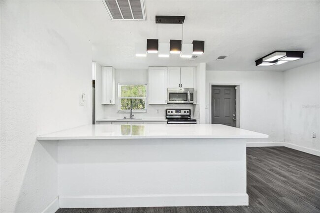 Building Photo - 4853 Lanette St