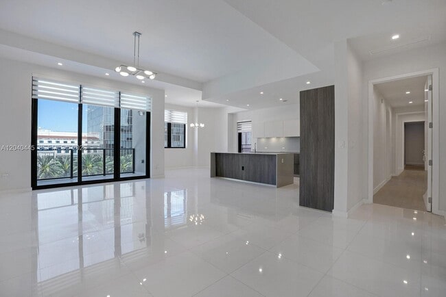 Building Photo - 275 Giralda Ave