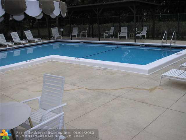 Building Photo - 357 Lakeview Dr