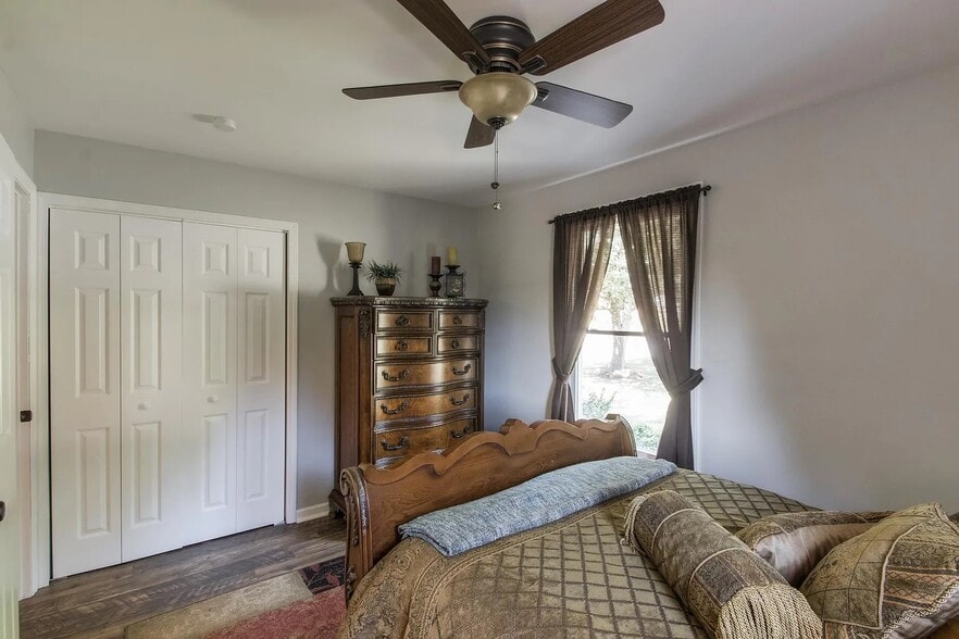 Building Photo - 444 Foothill Dr