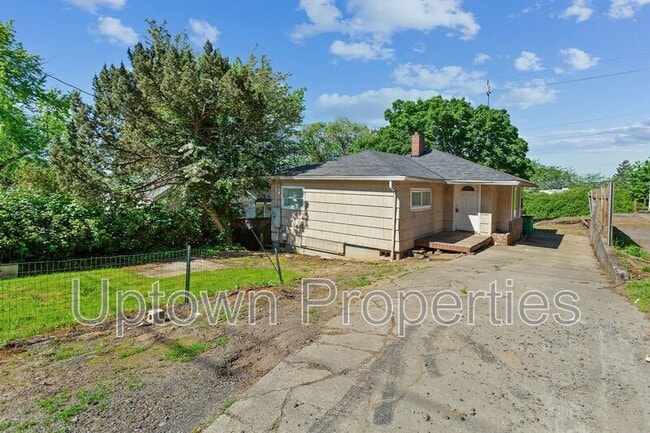 Building Photo - 11551 SW 64th Ave