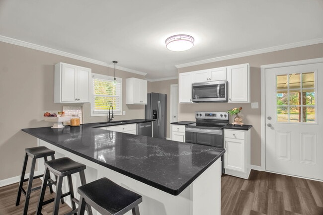 Building Photo - 200 Cedarwood Trail