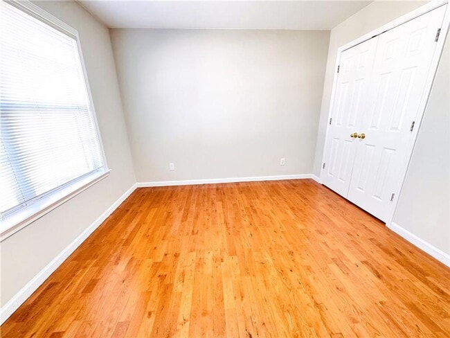 Building Photo - 152 Parkstone Way