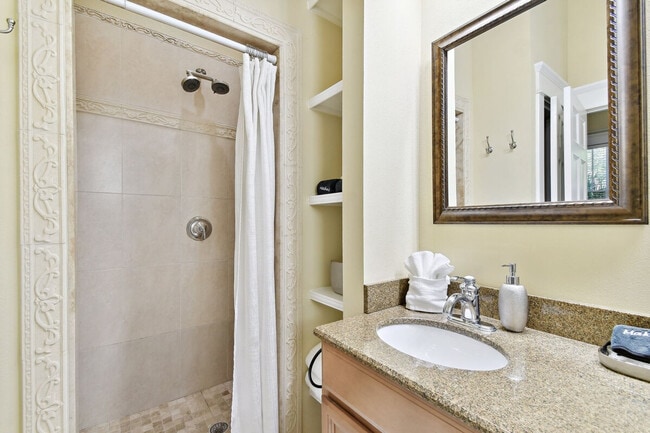 Building Photo - 507 S Willow Ave