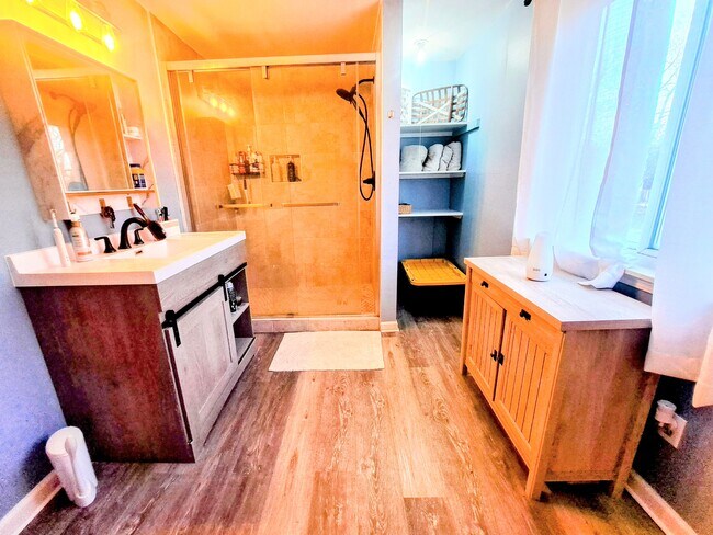 Building Photo - 16 W Eden Ct