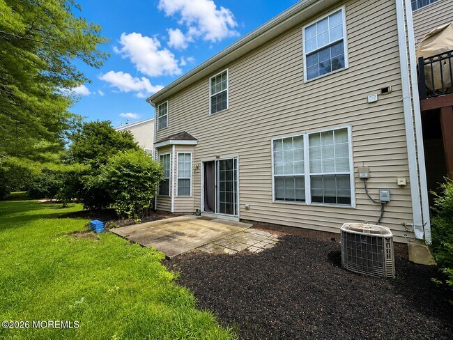 Building Photo - 222 Hidden Lake Dr