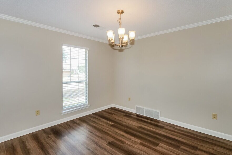 Building Photo - 5554 Lakefront Dr