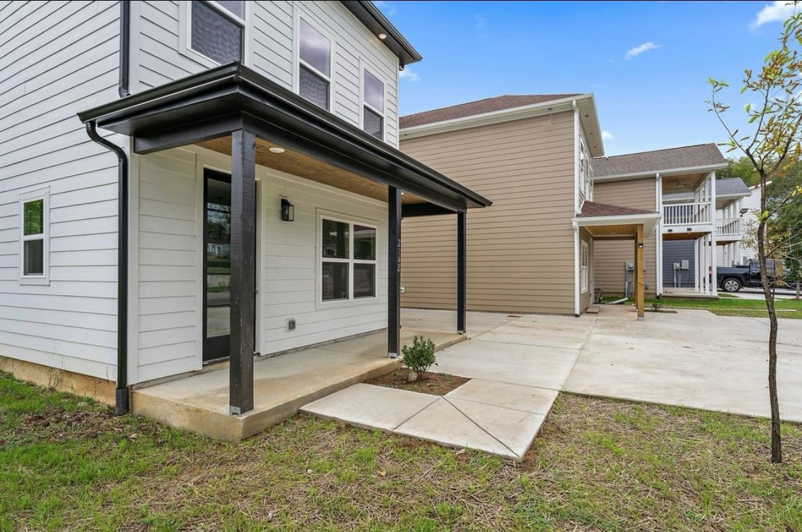 Building Photo - 2142 18th Ave N