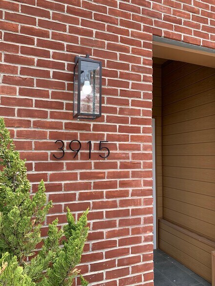 Building Photo - 3915 Ridge Ave