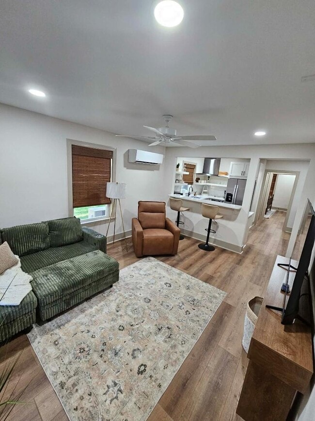 Building Photo - 152 E Orange St