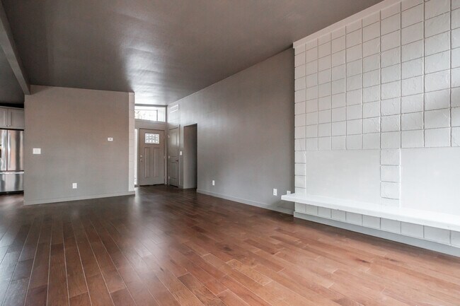 Building Photo - 837 Woodmansee Ct SE