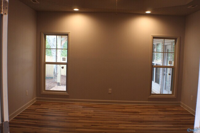 Building Photo - 111 Ervington Pl