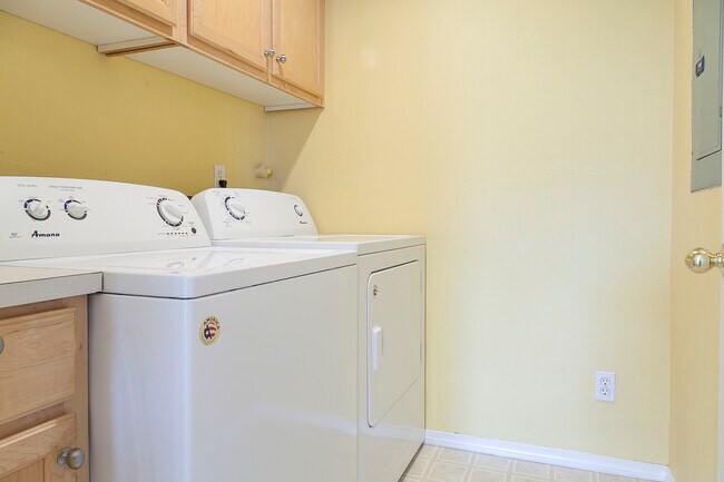 Laundry Room - 3809 SE 9th Ave
