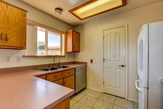 Building Photo - 4679 N Morning Star Dr