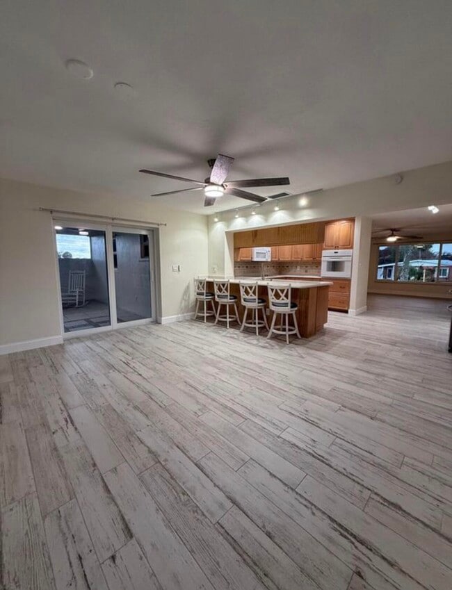 Building Photo - 3393 NE Sandra Dr