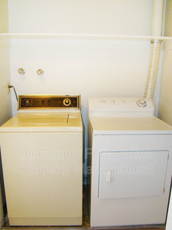 Building Photo - 1719 Larch St