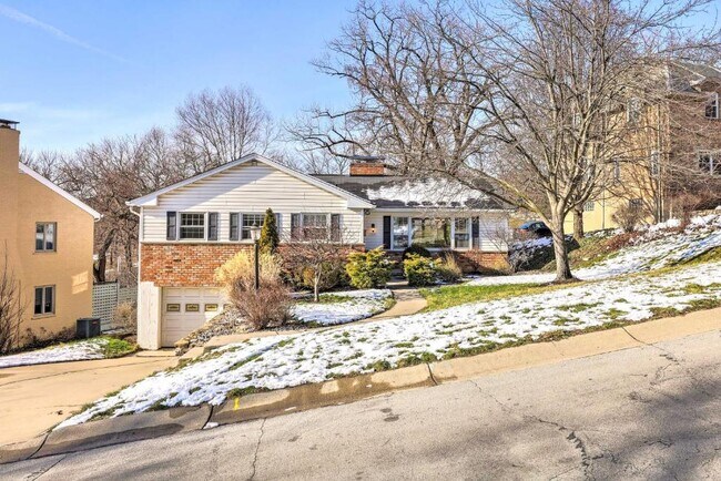 Building Photo - 1034 Clifton Hills Ave