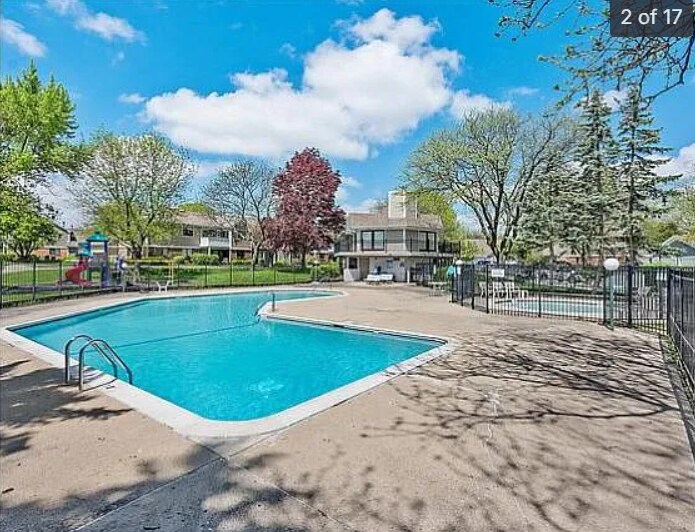 Building Photo - 402 Pinetree Ln