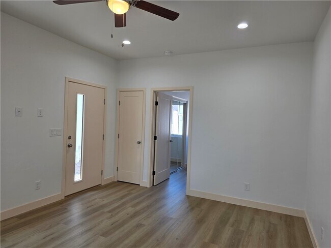 Building Photo - 370 Riverfront Dr