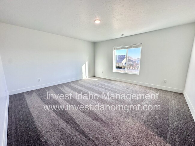 Building Photo - Beautiful less than a year old Luxury home available!