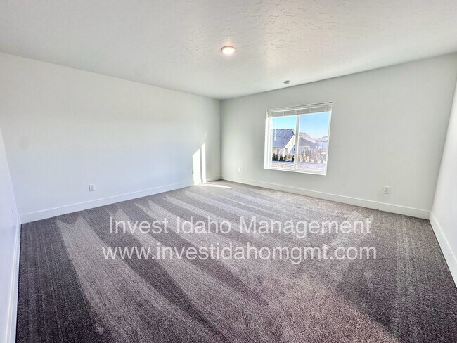 Building Photo - Beautiful less than a year old Luxury Townhome available soon!