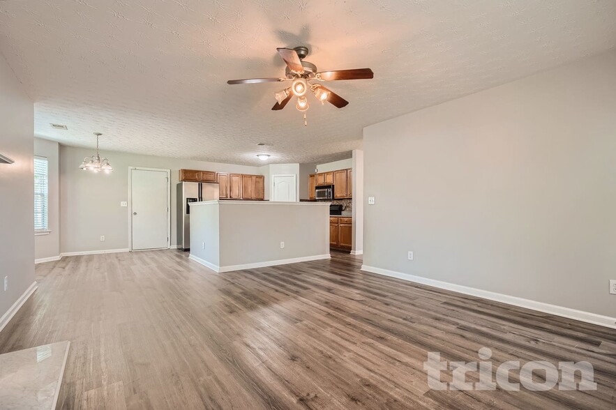 Building Photo - 552 Howell Dr