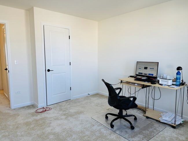 Building Photo - 5963 Hawkweed Dr