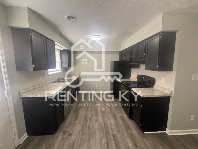 Building Photo - Updated 2-Bed, 1.5-Bath Townhome with a Garage!