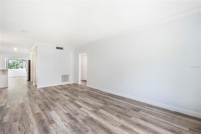 Building Photo - 1330 Snell Isle Blvd NE