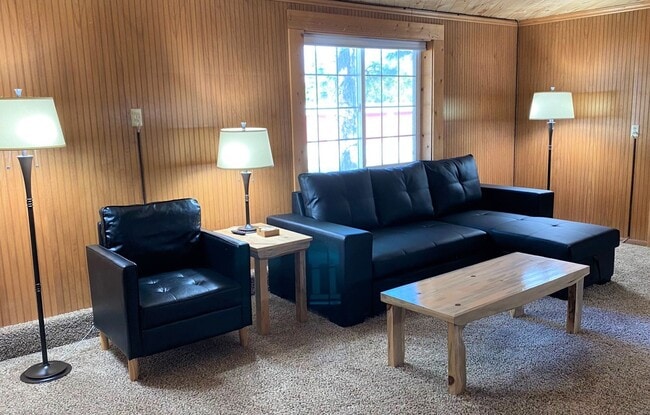 Building Photo - Spacious 1 bed 1 bath Hamilton home with 1 car garage.