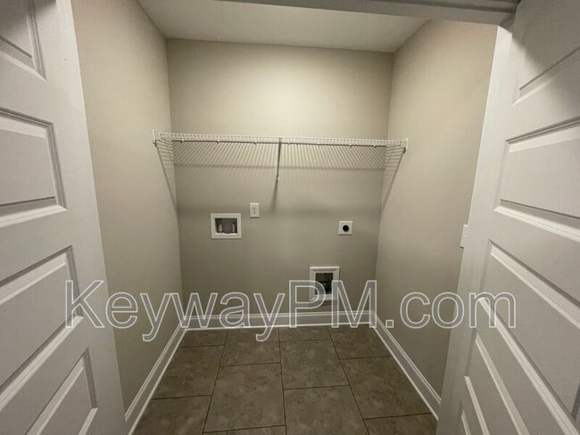 Building Photo - 3099 Venetian Dr