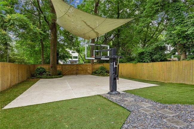 Building Photo - 843 Monroe Dr NE