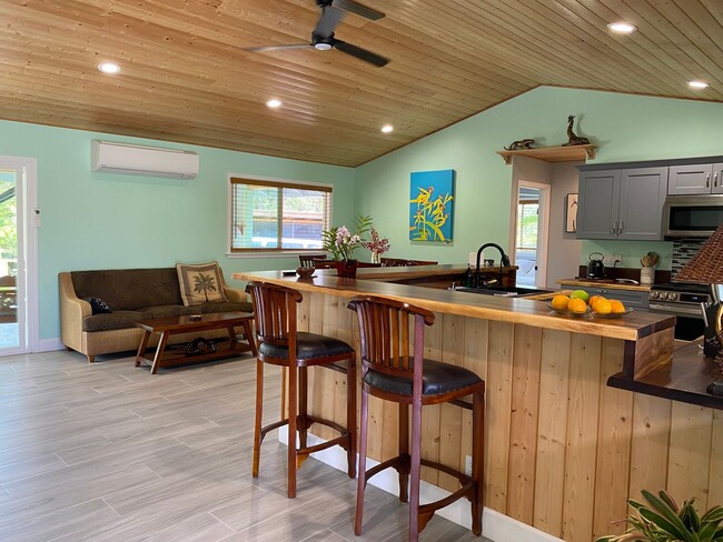 Building Photo - 3-Bed, 2-Bath Custom Furnished Home-Turn K...