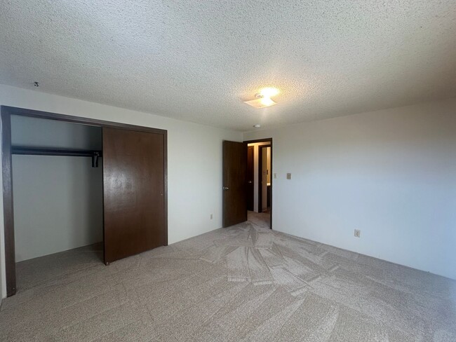 Building Photo - Two Bedroom, One and half bath townhome cl...