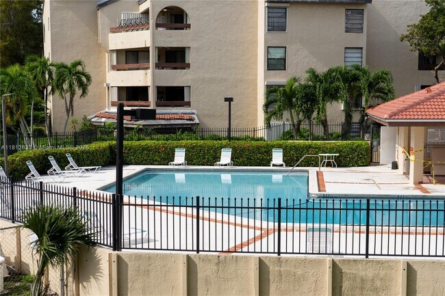 Building Photo - 9140 SW 123rd Ct