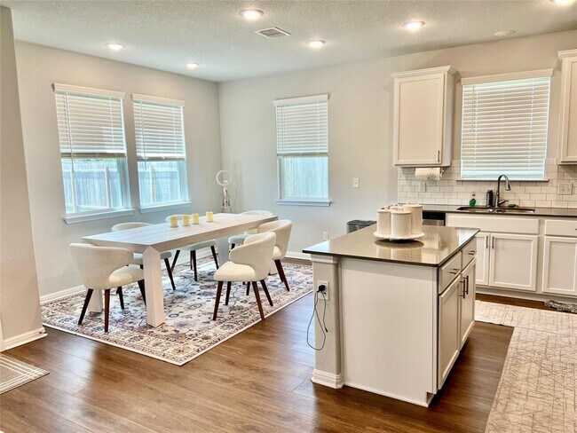 Building Photo - 6554 Marsh Ln